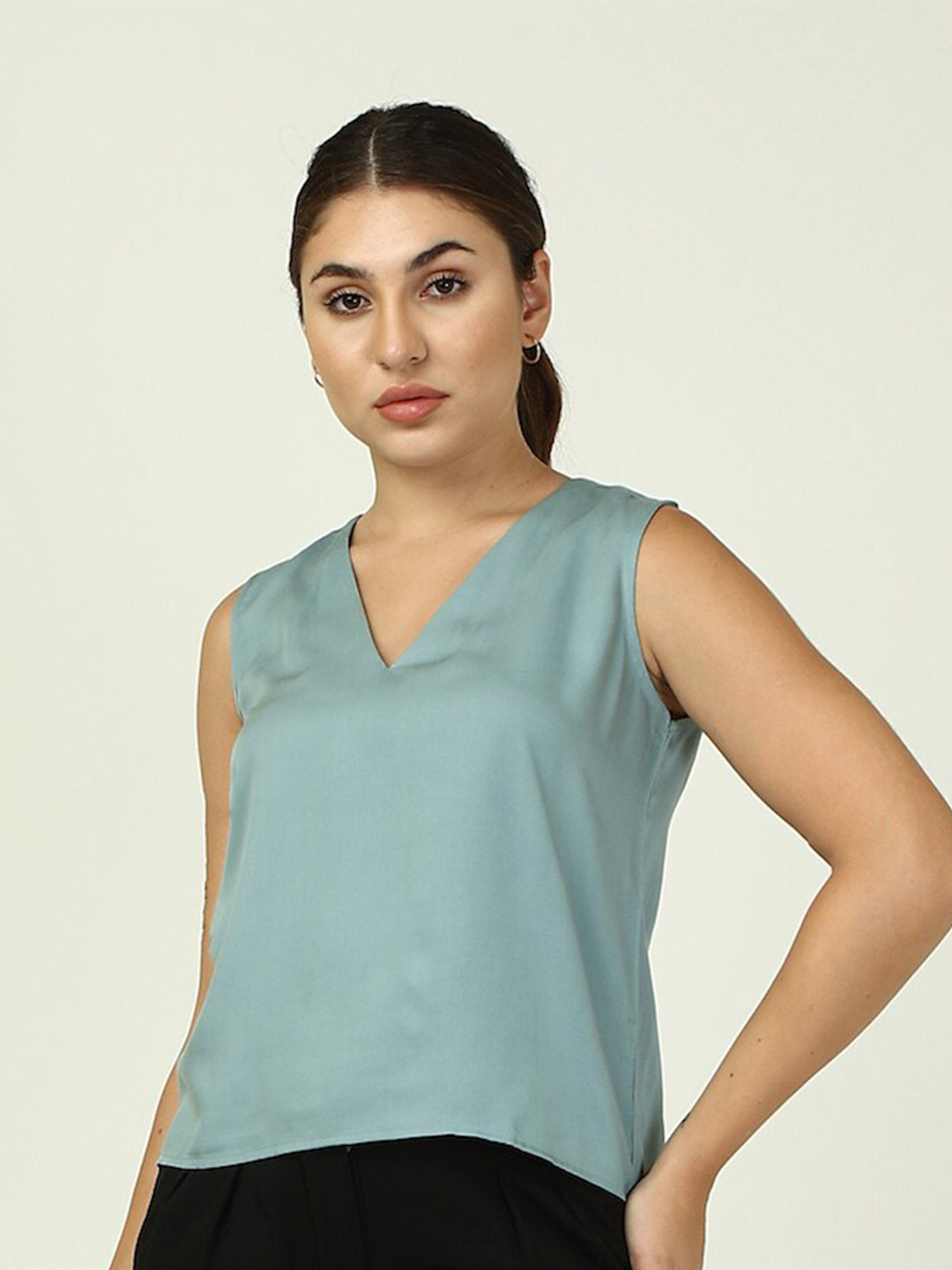 

Saltpetre V-Neck Sleeveless Top With Trousers, Black