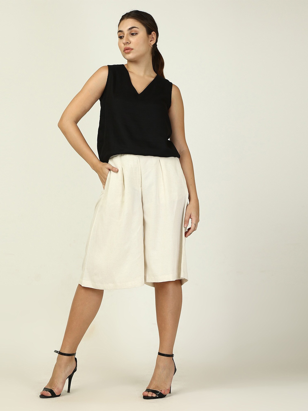 

Saltpetre V-Neck Sleeveless Organic Cotton Top With Culottes, Black
