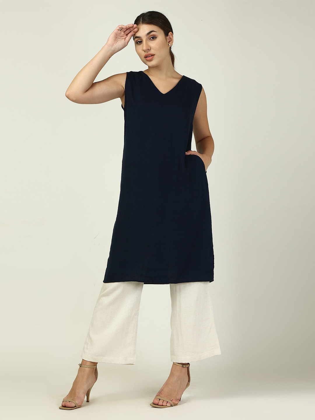 

Saltpetre Sleeveless Straight Kurta With Trouser, Navy blue