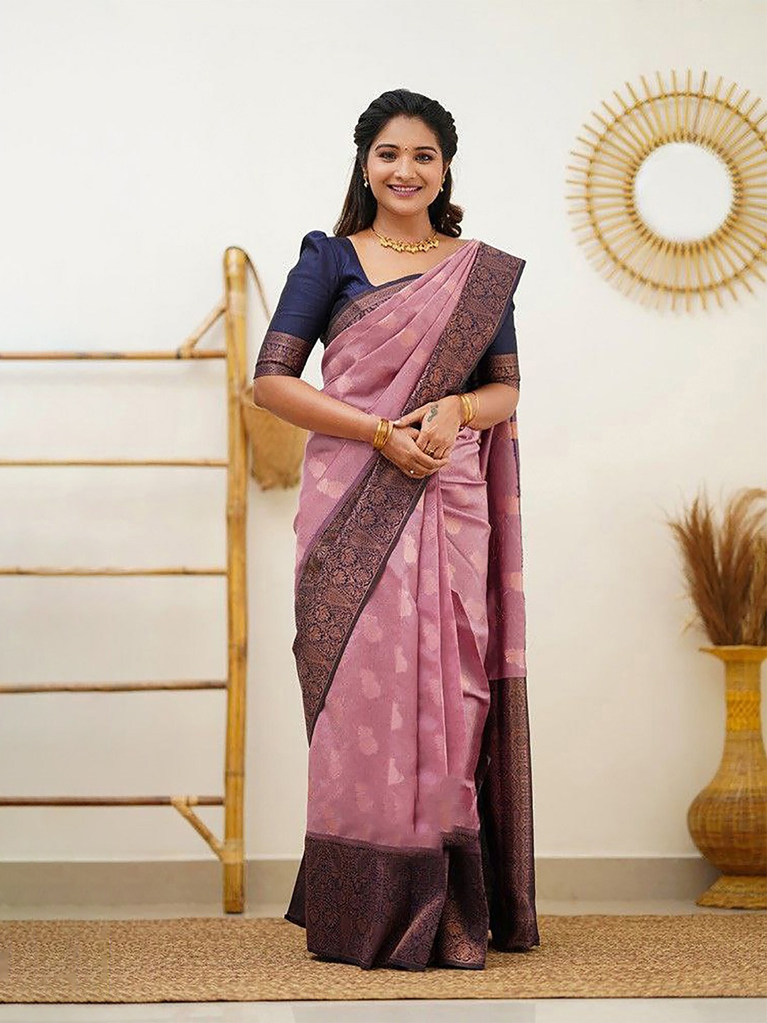 

BerMondsey Woven Design Zari Banarasi Saree, Pink