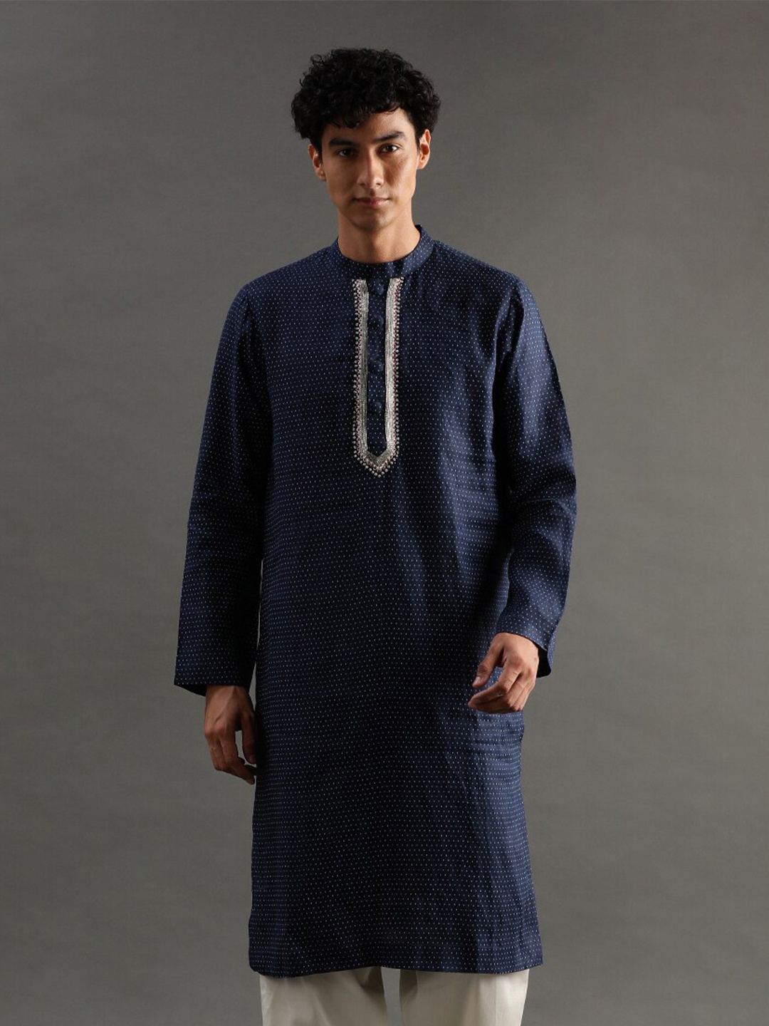 

BYB PREMIUM Ethnic Motifs Embroidered Regular Beads & Stones Linen Kurta with Pyjamas, Navy blue