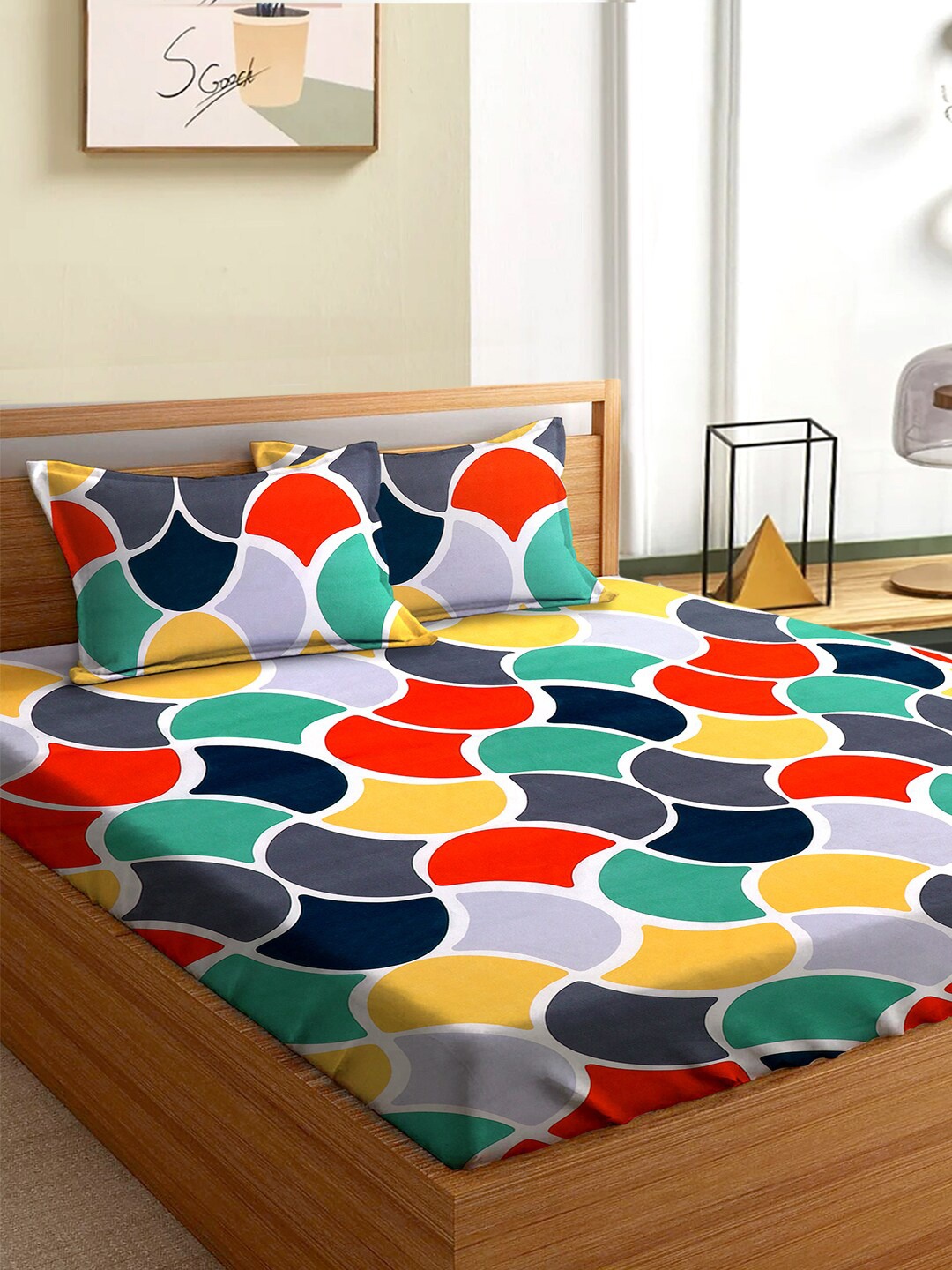 

Aura Geen and Red Geometric 180 TC Queen Bedsheet with 2 Pillow Covers