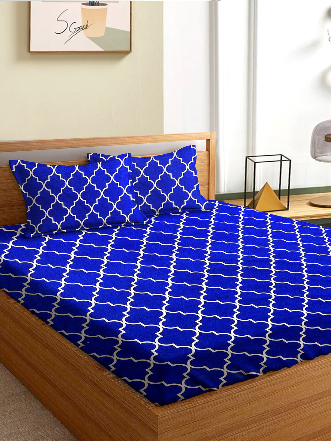 

Aura Blue and White Geometric 180 TC Queen Bedsheet with 2 Pillow Covers