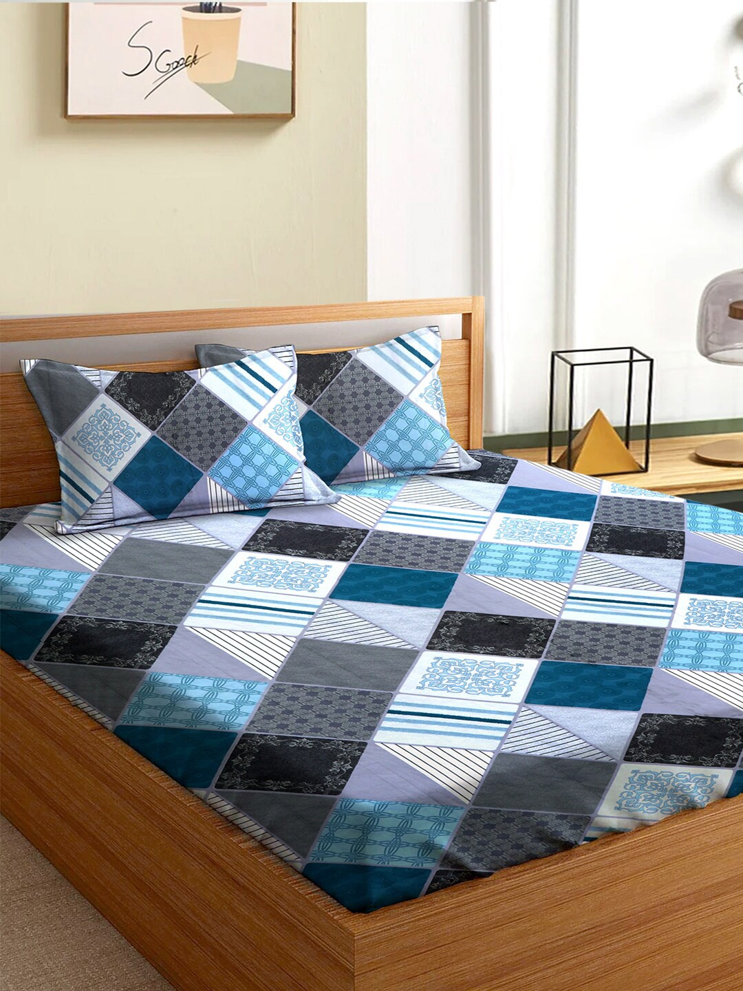 

Aura Blue & Grey Geometric 180 TC Queen Bedsheet with 2 Pillow Covers