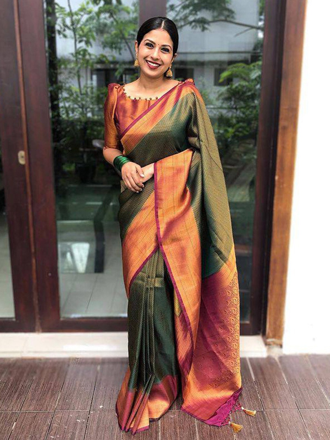 

SHIJILA Woven Design Zari Silk Blend Kanjeevaram Saree, Green