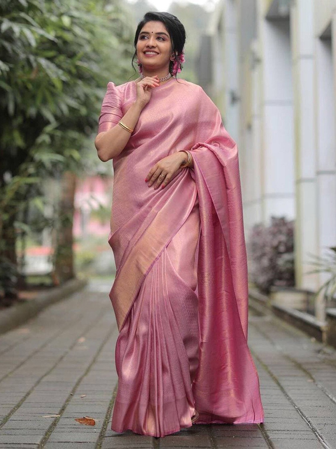 

SHIJILA Woven Design Zari Silk Blend Kanjeevaram Saree, Pink