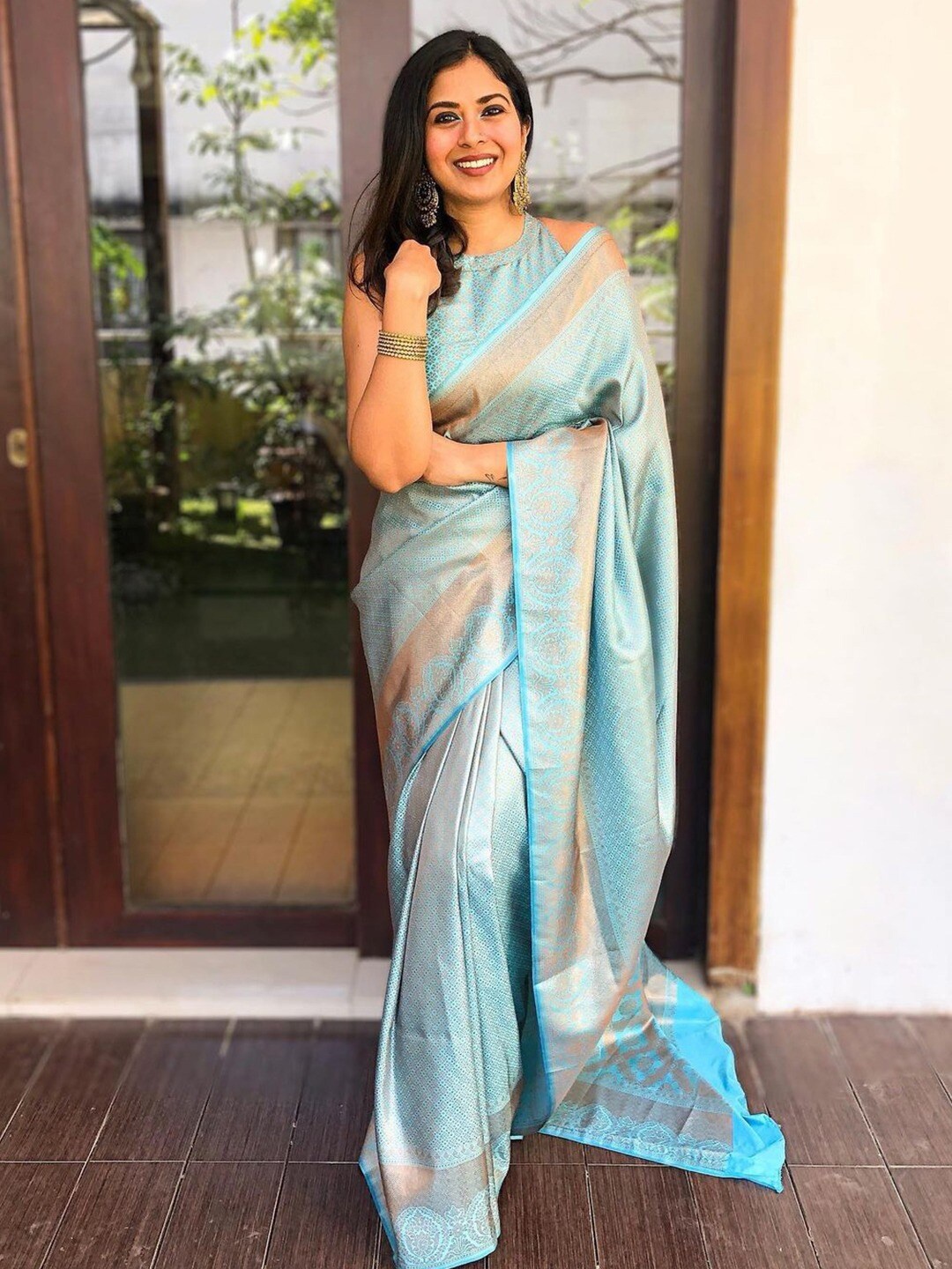 

SHIJILA Woven Design Zari Silk Blend Kanjeevaram Saree, Blue