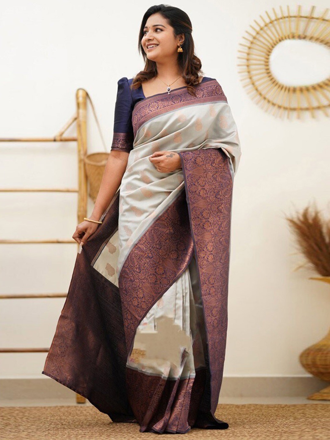 

SHIJILA Woven Design Blue Zari Silk Blend Kanjeevaram Saree, White