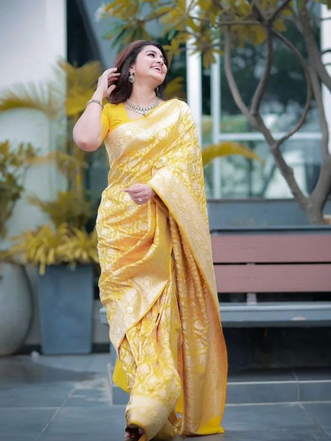 

SHIJILA Woven Design Zari Silk Blend Kanjeevaram Saree, Yellow