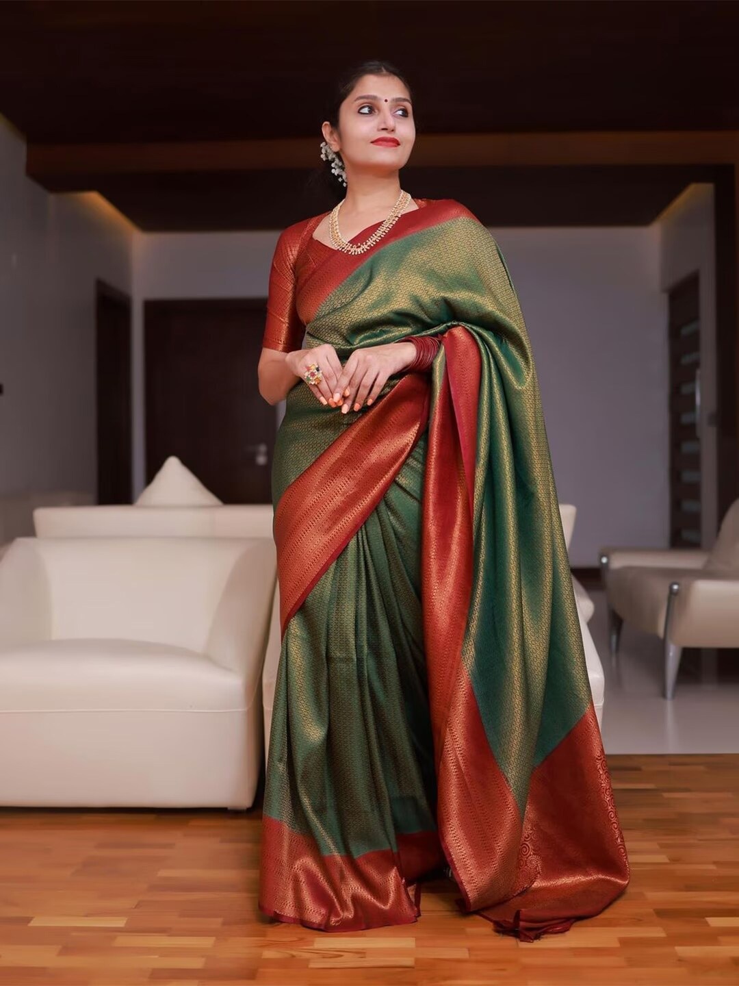 

SHIJILA Woven Design Zari Silk Blend Kanjeevaram Saree, Green