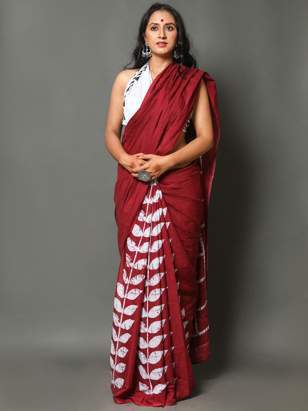 

NIKHILAM Floral Pure Cotton Ikat Saree, Maroon