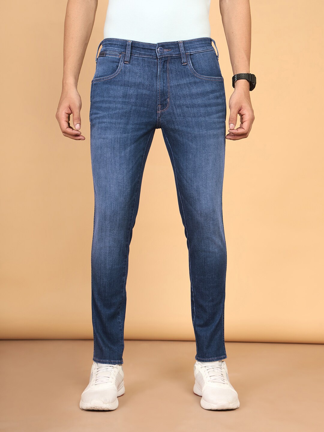 

Wrangler Men Slim Fit Light Fade Stretchable Jeans, Blue