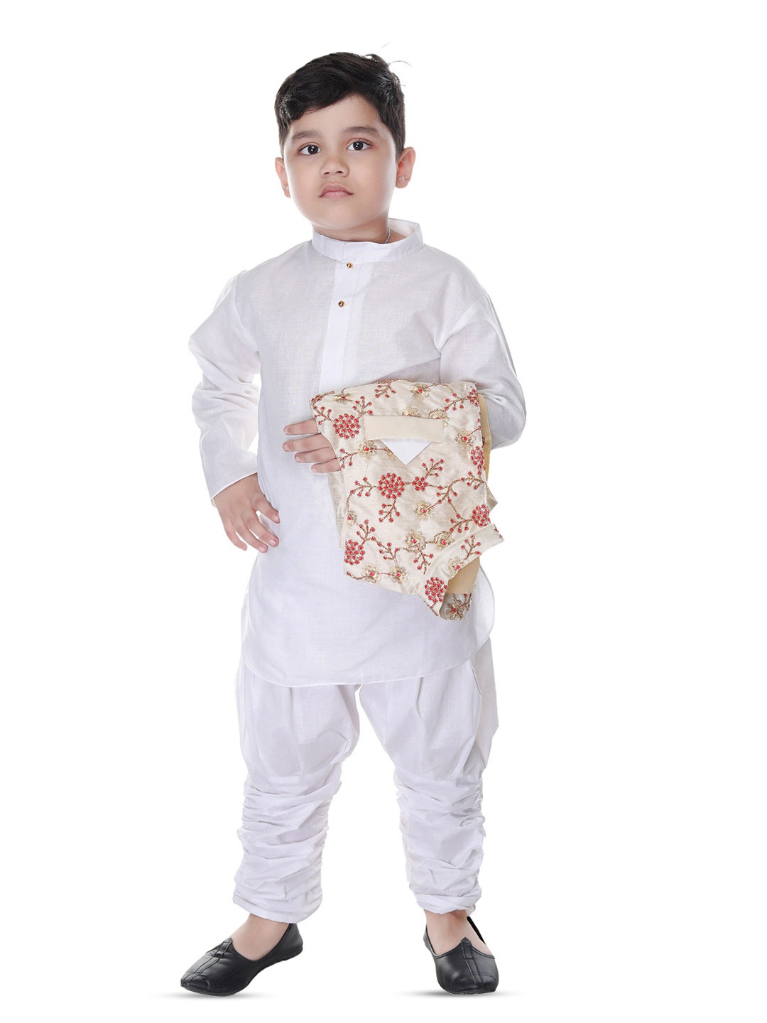 

BAESD Boys Floral Thread Work Mandarin Collar Regular Kurta With Pyjamas, Off white