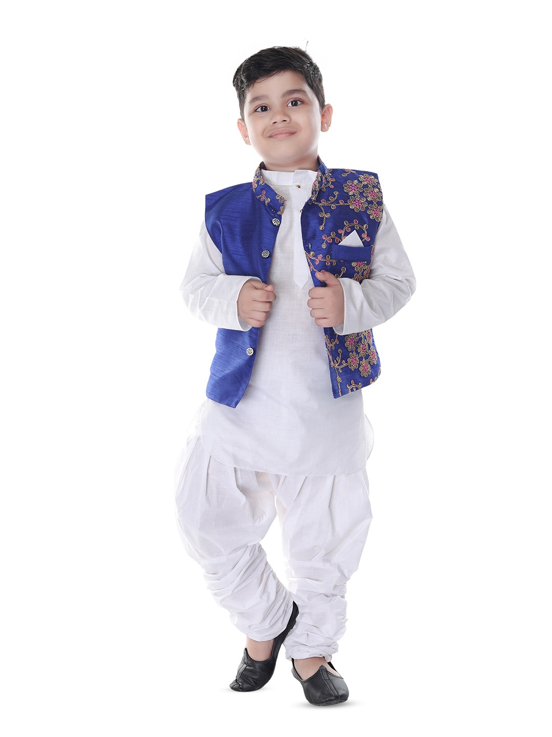 

BAESD Boys Floral Thread Work Mandarin Collar Regular Kurta With Pyjamas, White
