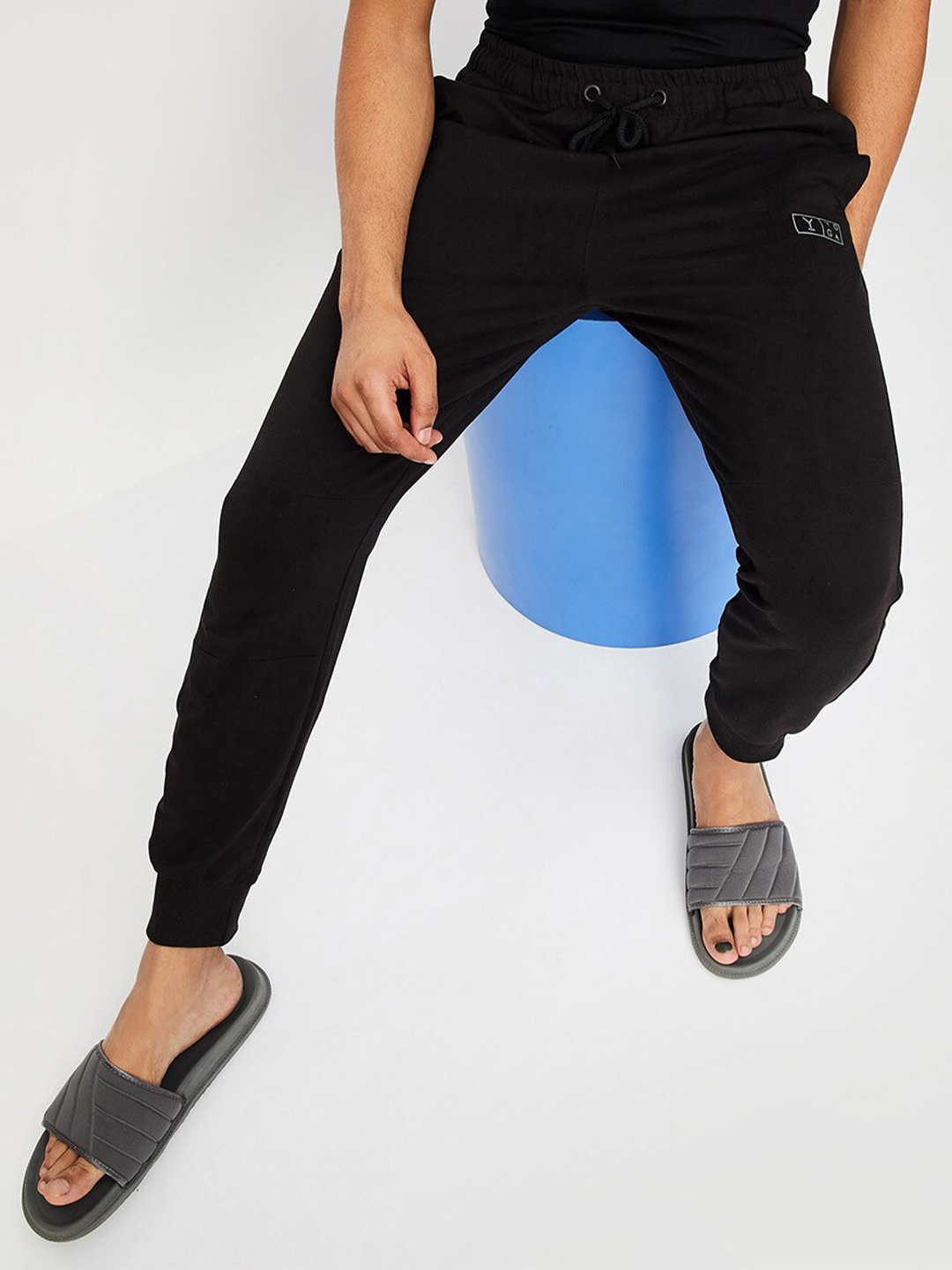 

max Men Mid-Rise Joggers, Black