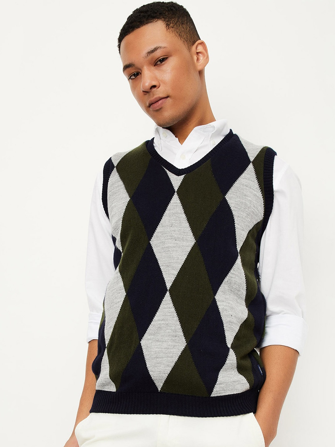 

max Argyle Self Design V-Neck Reversible Pure Acrylic Sweater Vest, Green