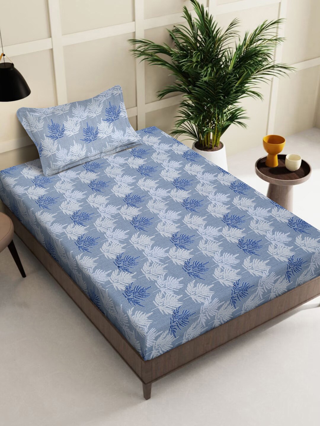 

KLOTTHE Blue Printed Pure Cotton 400 TC Double King Bedsheet With Pillow Cover