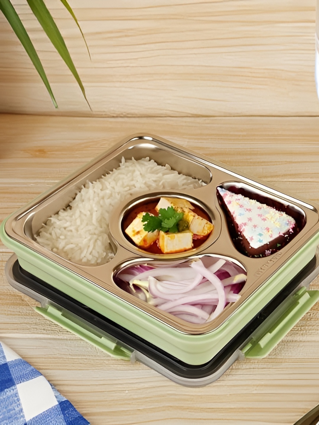 

Femora Green Stainless Steel Dishwasher Safe Lunch Box