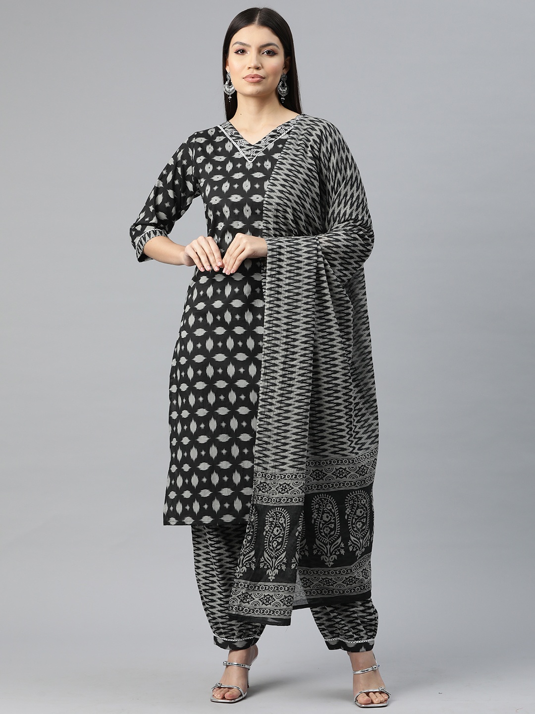 

Readiprint Fashions Women Ethnic Motifs Thread Work Cotton Kurta Harem Pants & Dupatta, Black