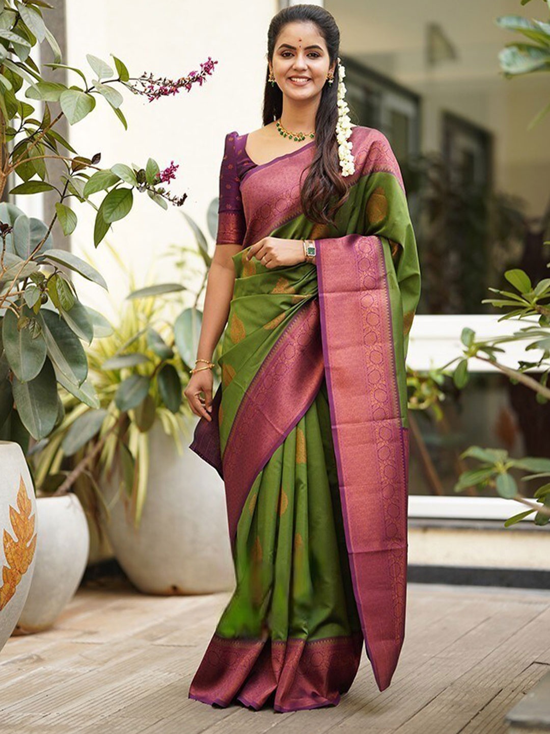 

DIVASTRI Olive Green Woven Design Pure Silk Designer Kanjeevaram Saree