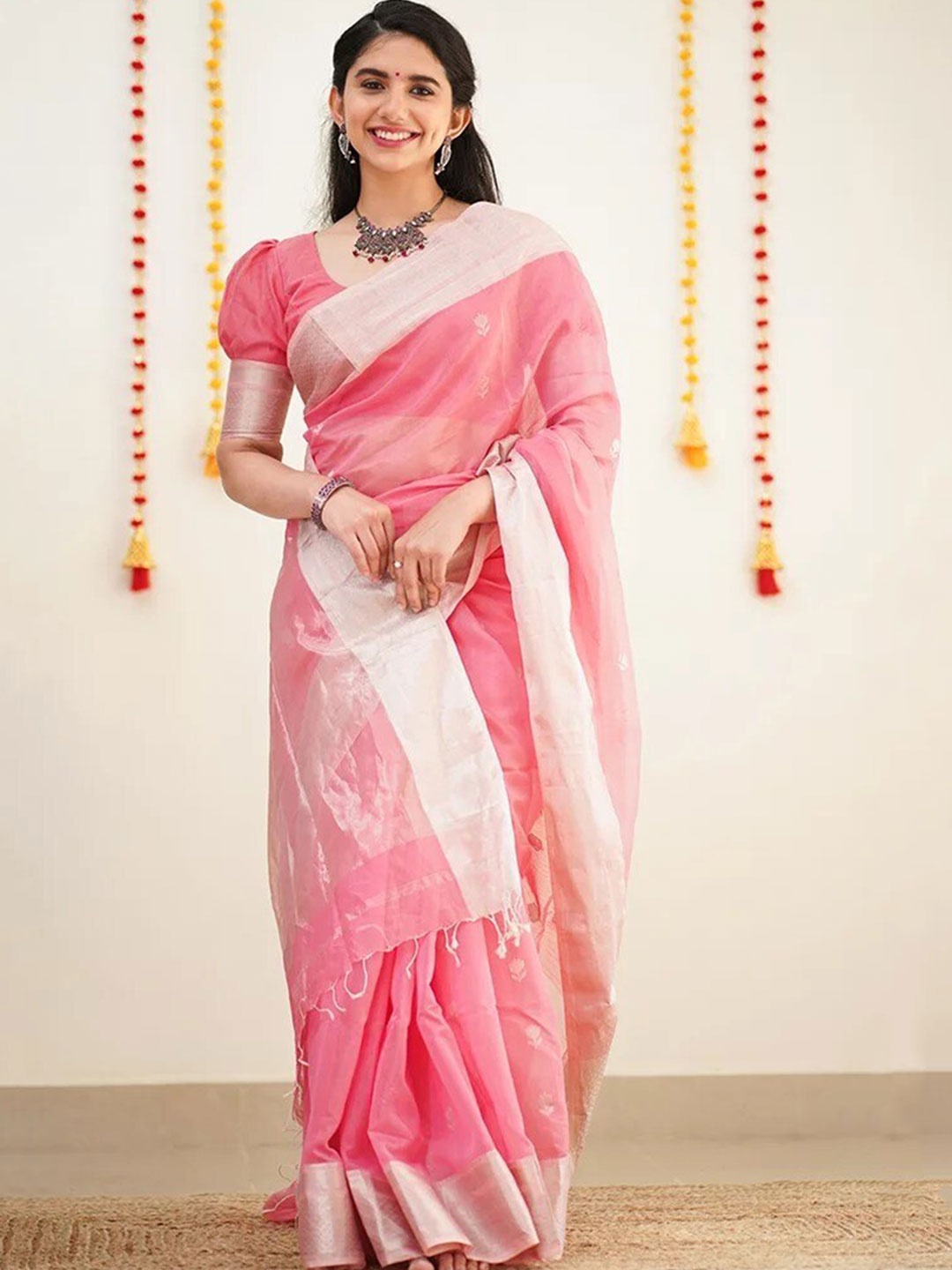 

DIVASTRI Floral Woven Design Kanjeevaram Pure Silk Zari Saree, Pink