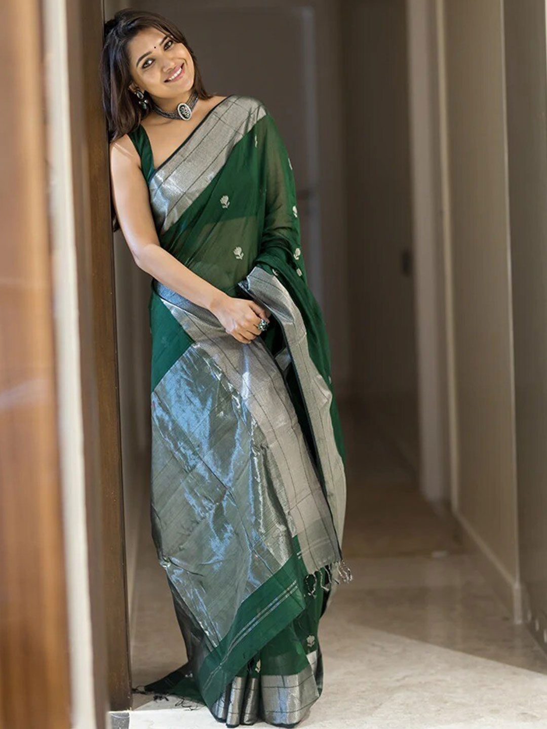 

DIVASTRI Floral Woven Design Kanjeevaram Pure Silk Zari Saree, Green