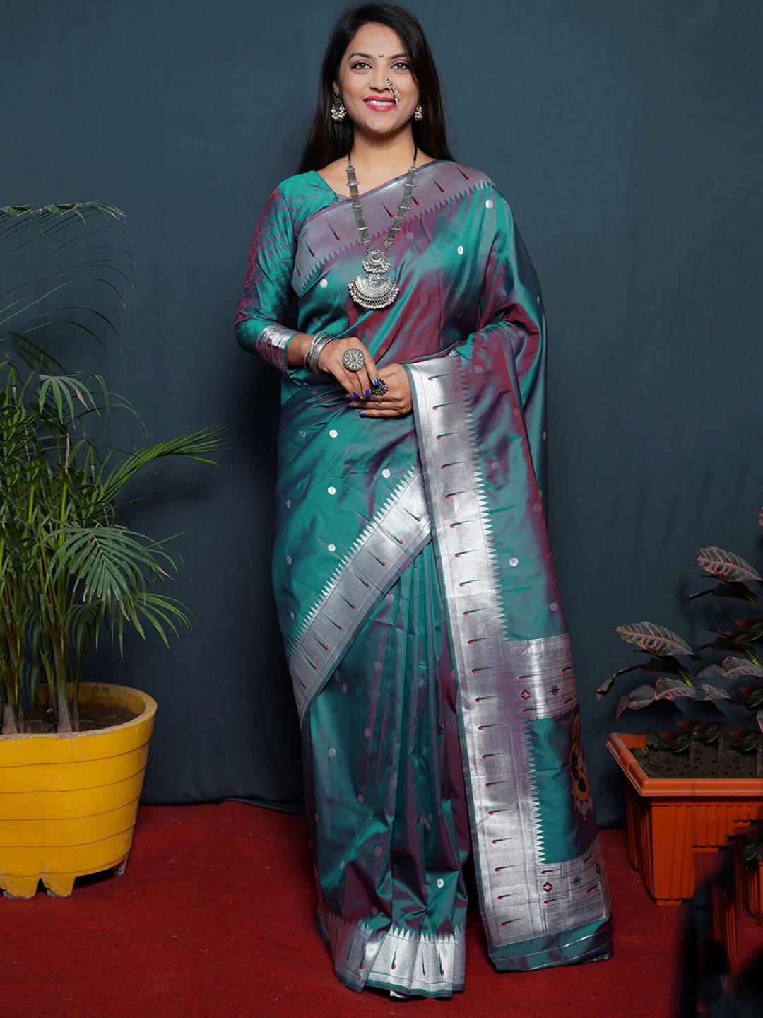 

DIVASTRI Ethnic Motif Woven Design Kanjeevaram Pure Silk Zari Saree, Teal