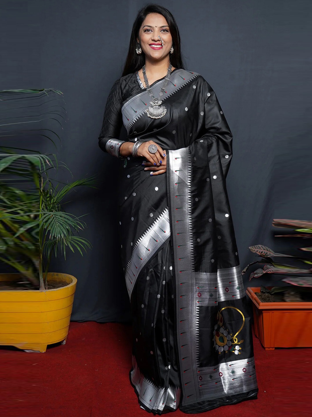 

DIVASTRI Ethnic Woven Design Pure Silk Designer Kanjeevaram Saree, Black