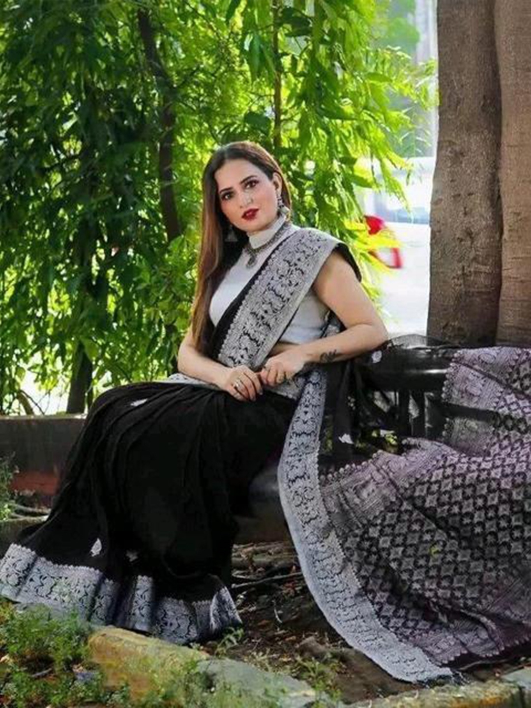 

Visit Wear Ethnic Motifs Woven Design Art Silk Kanjeevaram Saree, Black