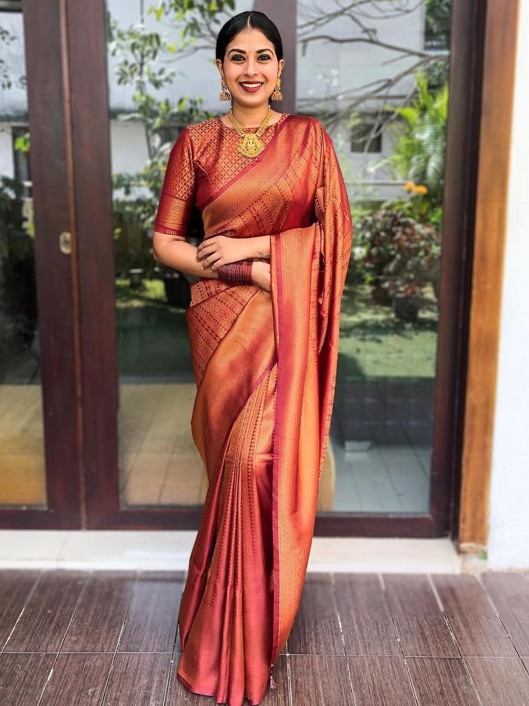 

Visit Wear Ethnic Motifs Woven Design Zari Banarasi Saree, Red