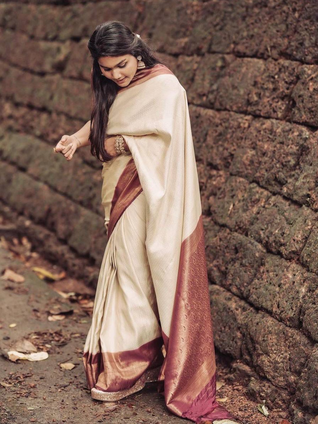 

Visit Wear Ethnic Motifs Woven Design Zari Kanjeevaram Saree, White