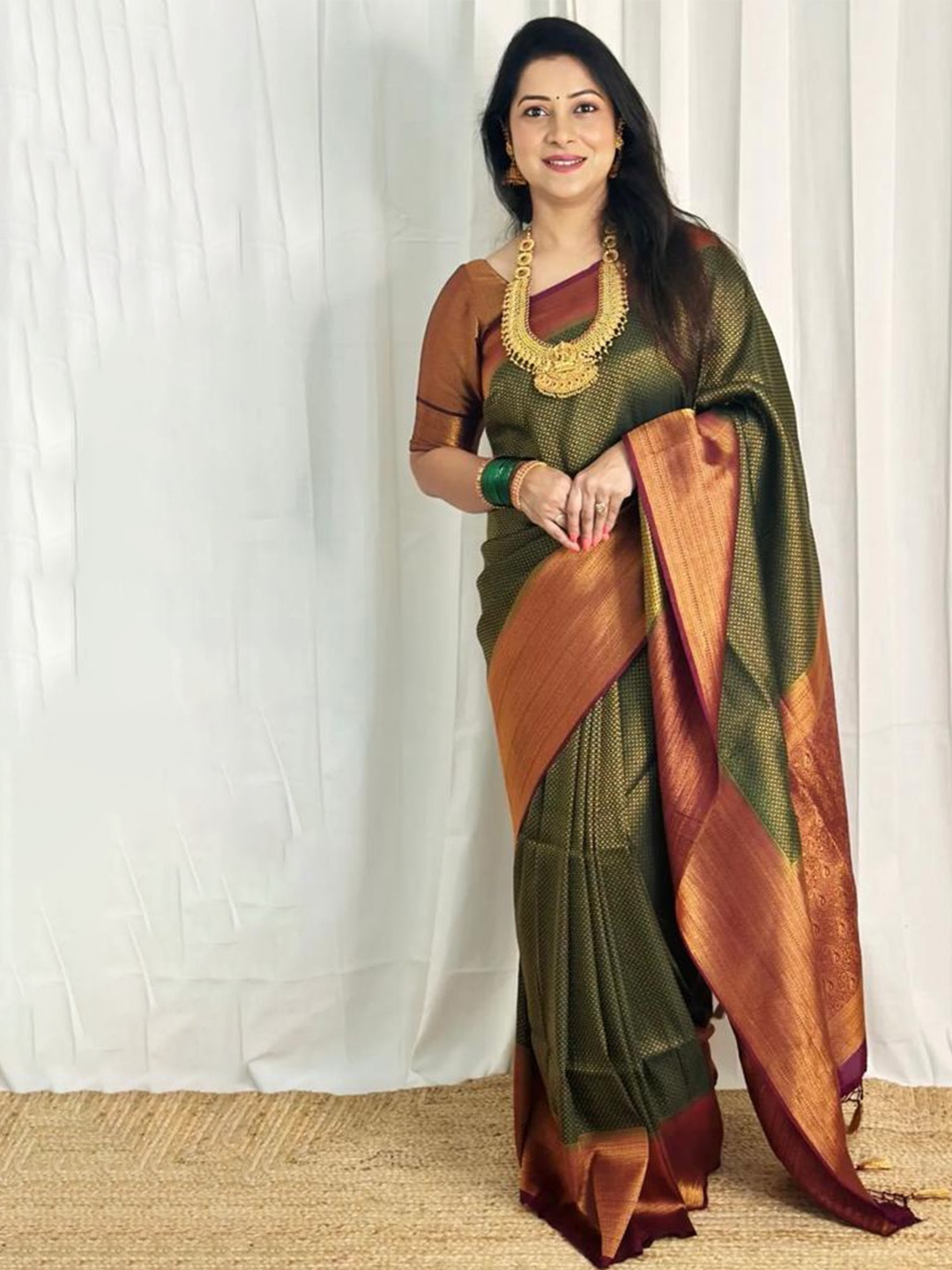 

Visit Wear Woven Design Zari Banarasi Saree, Green