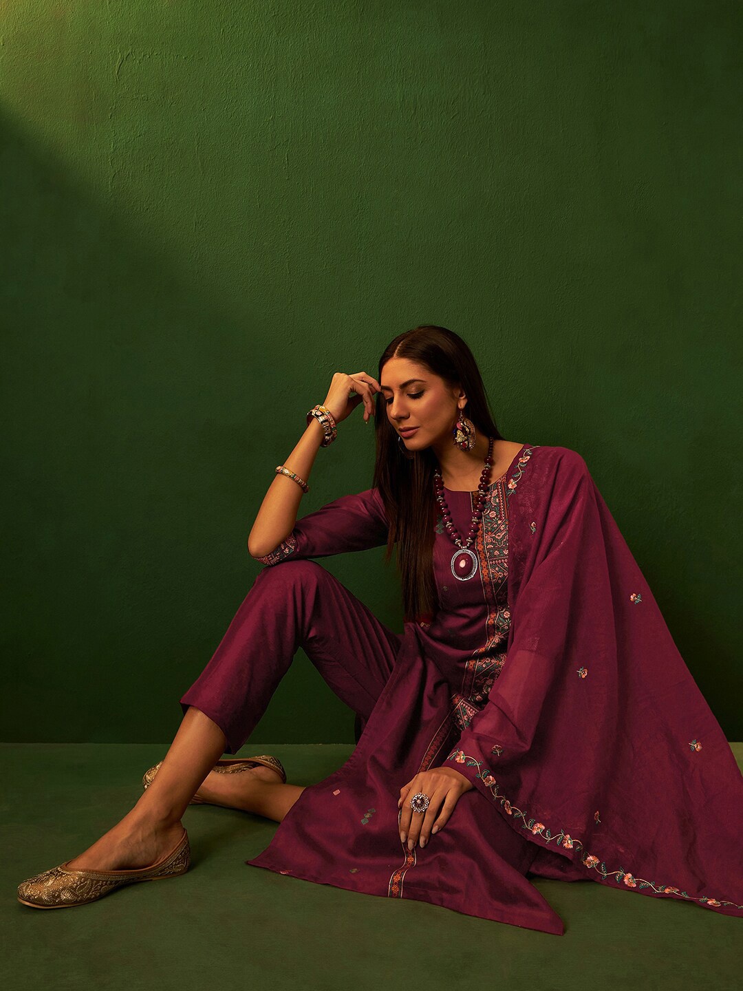 

Sangria Embroidered Jacquard Chanderi Silk Round Neck Kurta With Trousers & Dupatta, Maroon