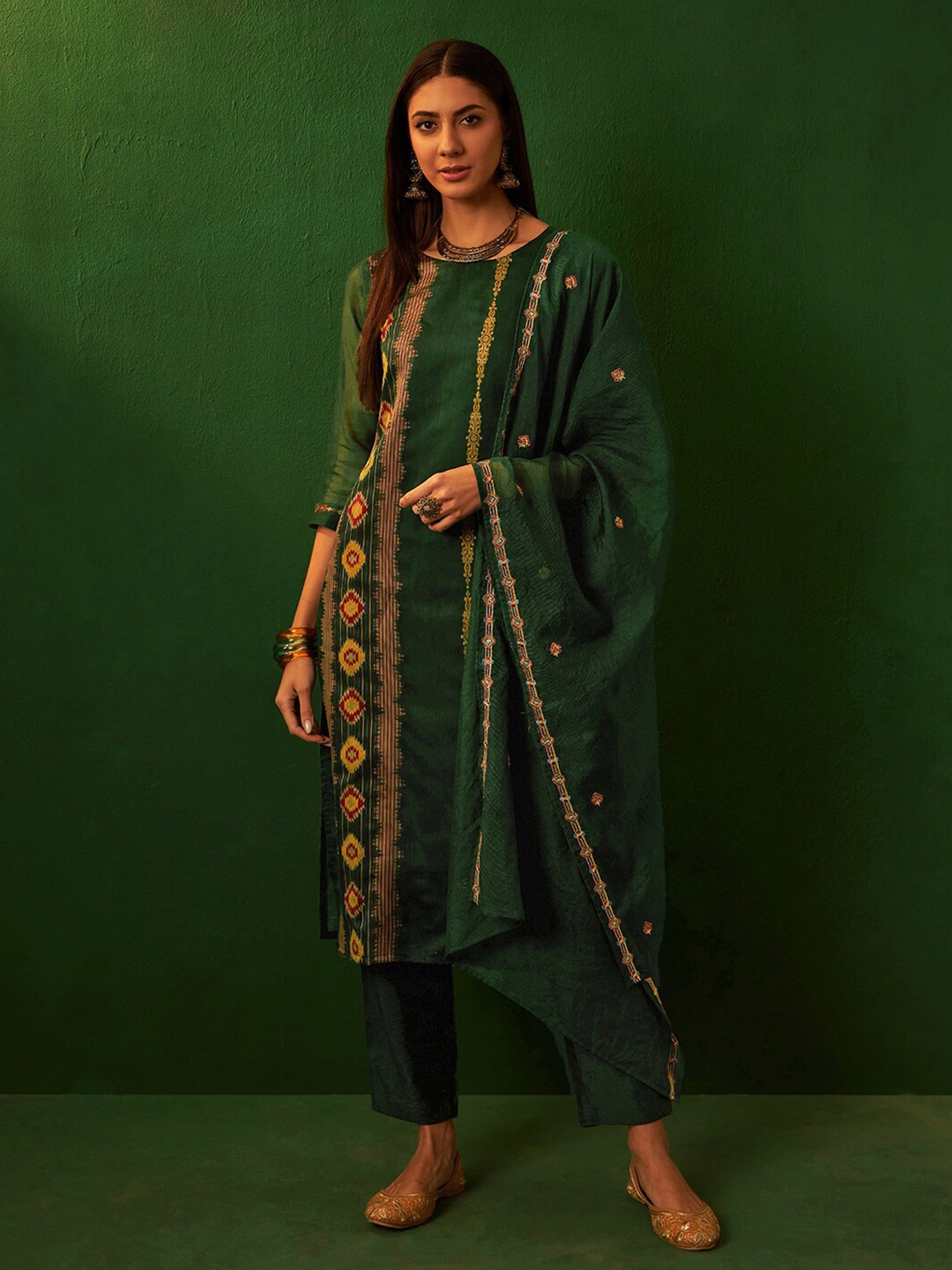 

Sangria Geometric Printed Boat Neck Kurta With Trouser & Dupatta, Green