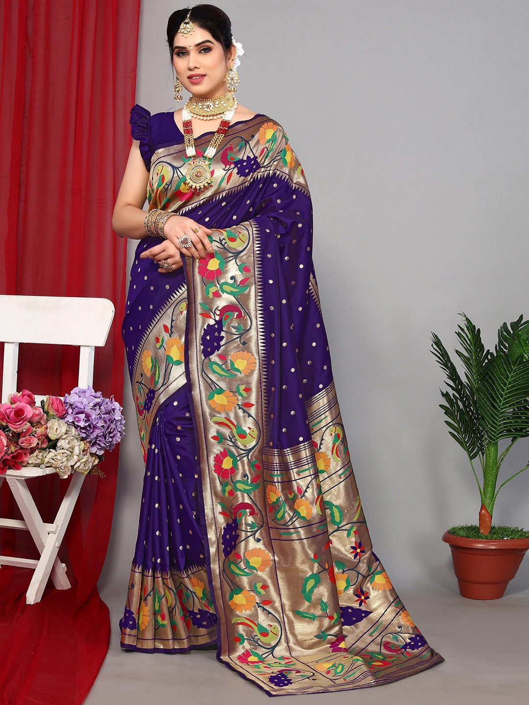 

DRESSTIVE Floral Woven Design Zari Saree, Violet