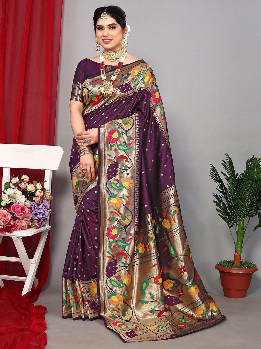 

DRESSTIVE Floral Zari Woven Design Saree, Burgundy
