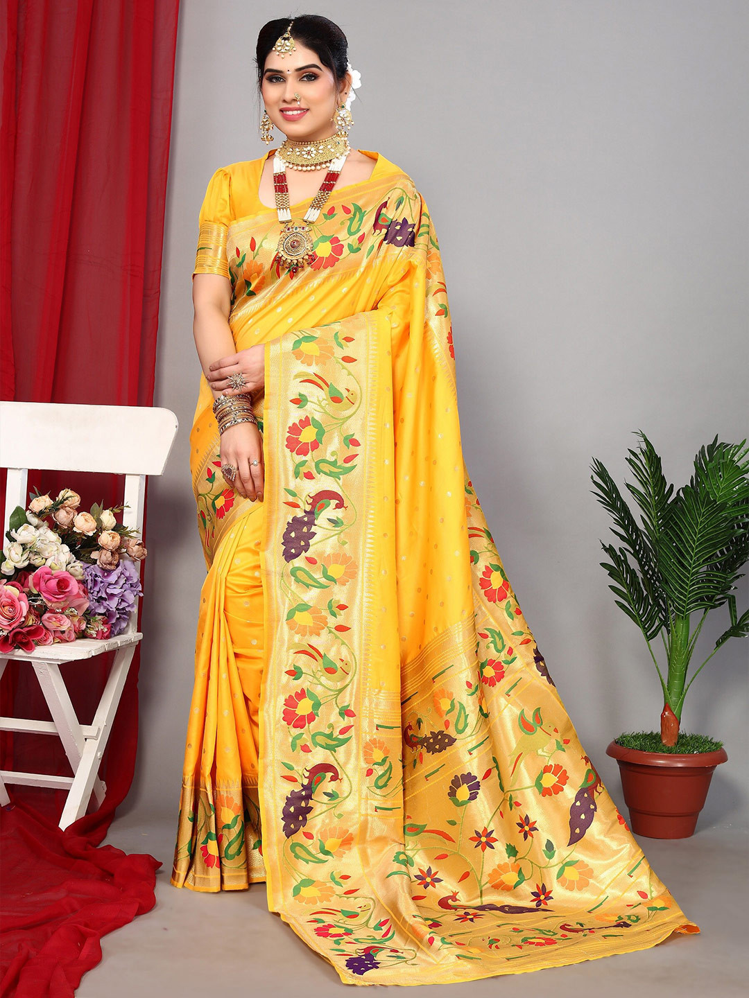 

DRESSTIVE Floral Zari Woven Design Saree, Yellow