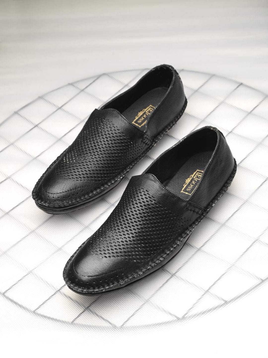

Egoss Men Textured Round Toe Comfort Insole Leather Loafers, Black