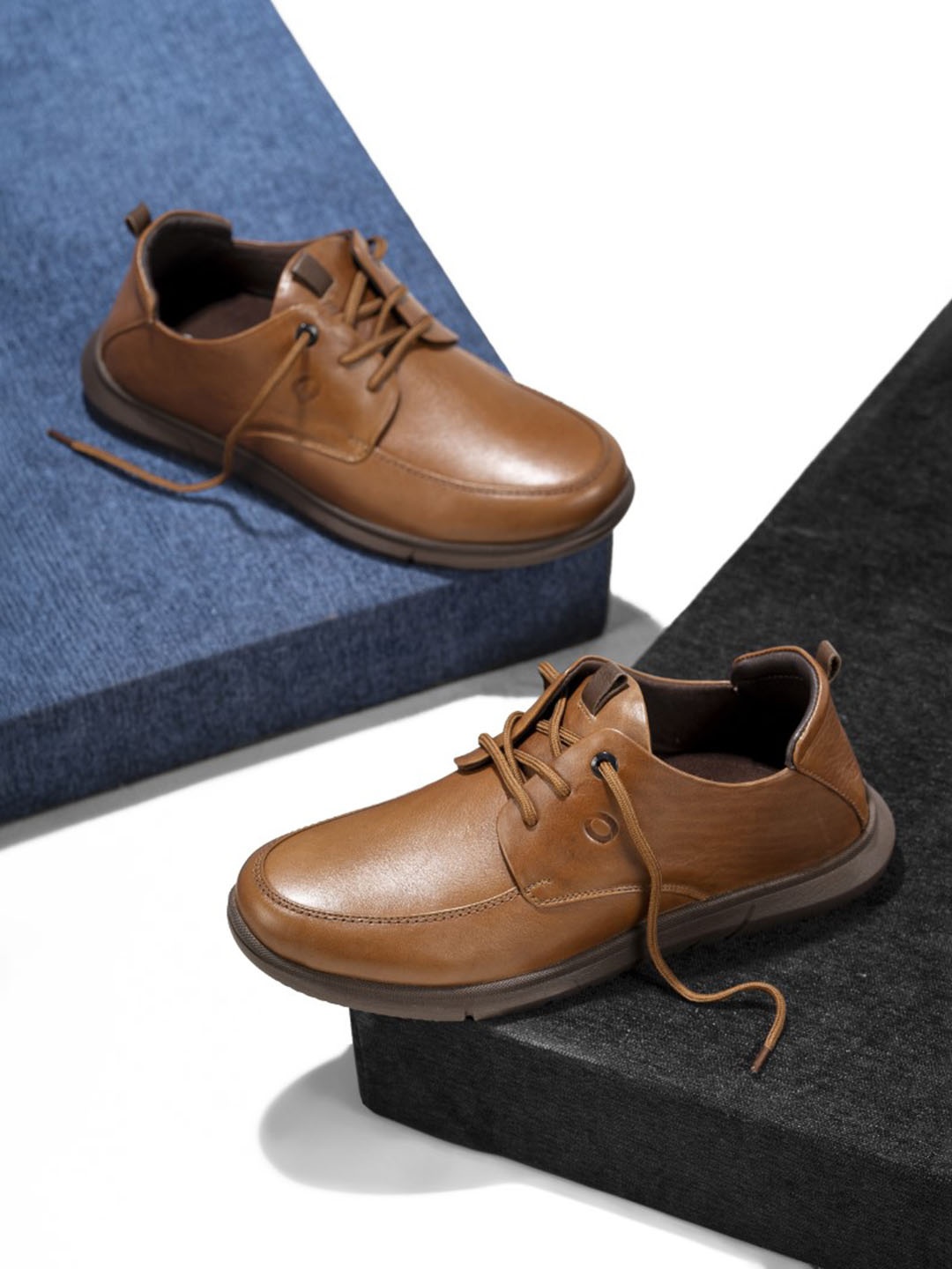 

Egoss Men Textured Round Toe Comfort Insole Leather Lace-Ups Sneakers, Tan