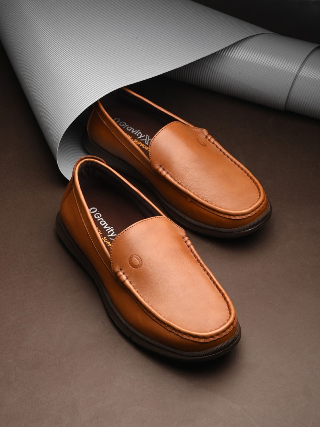 

Egoss Men Textured Comfort Insole Round Toe Leather Slip-On Sneakers, Tan