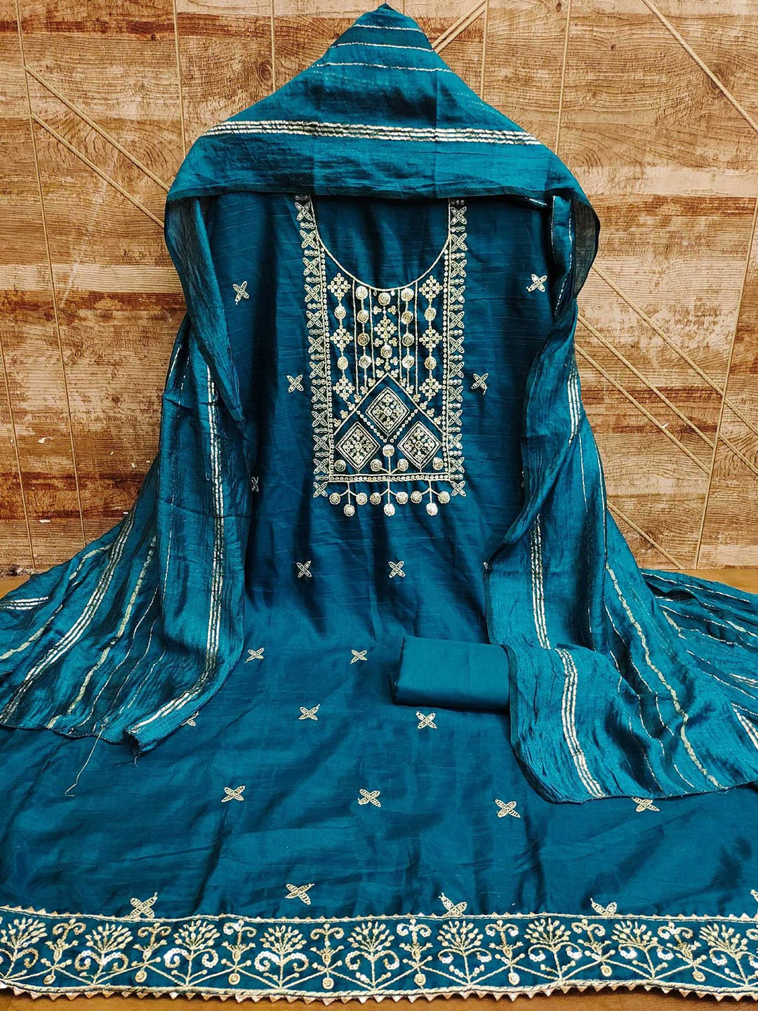 

Panzora Floral Embroidered Sequinned Unstitched Dress Material, Teal