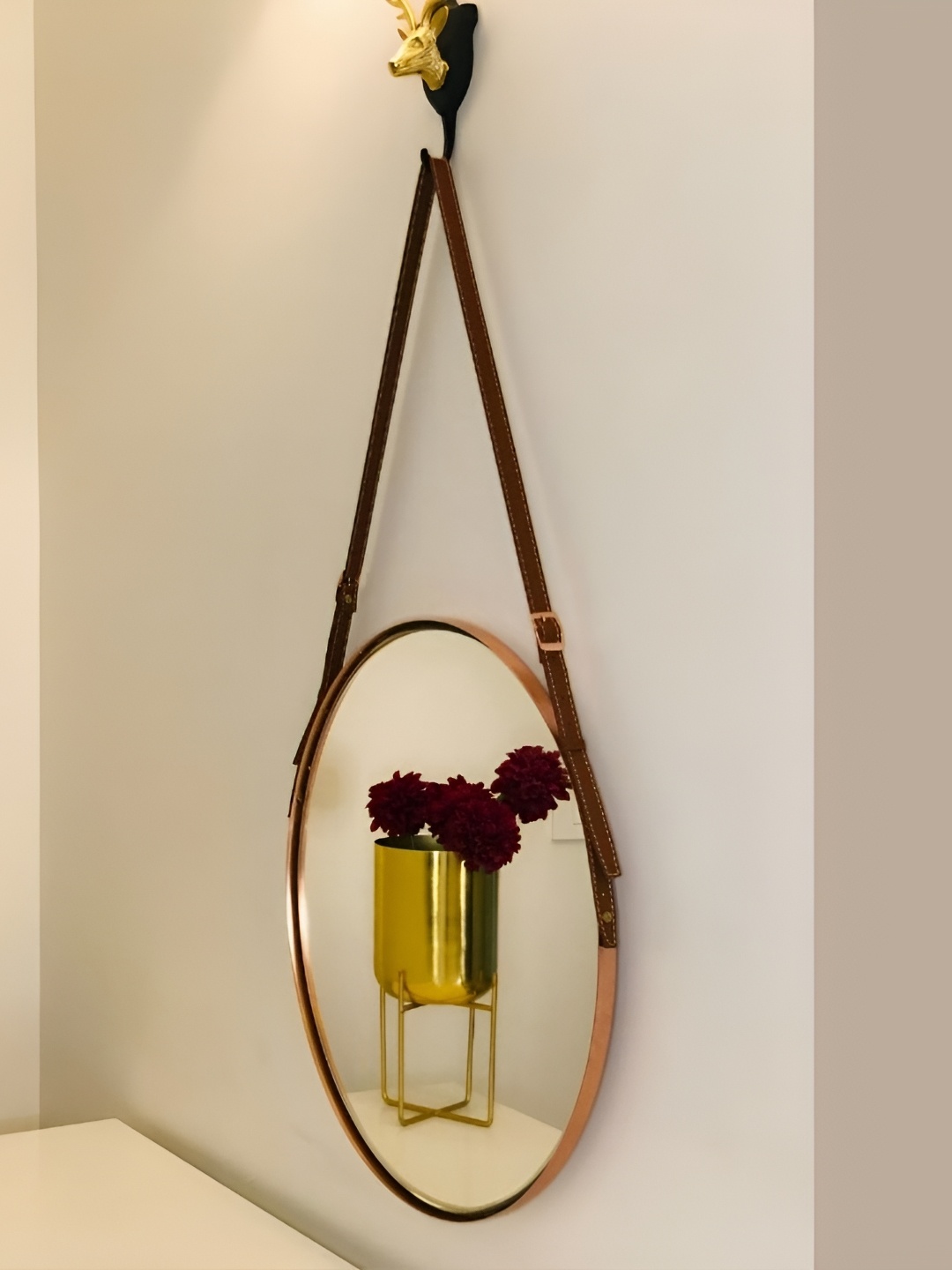 

CasaGold Brown Hanging Mirror With Leather Strap
