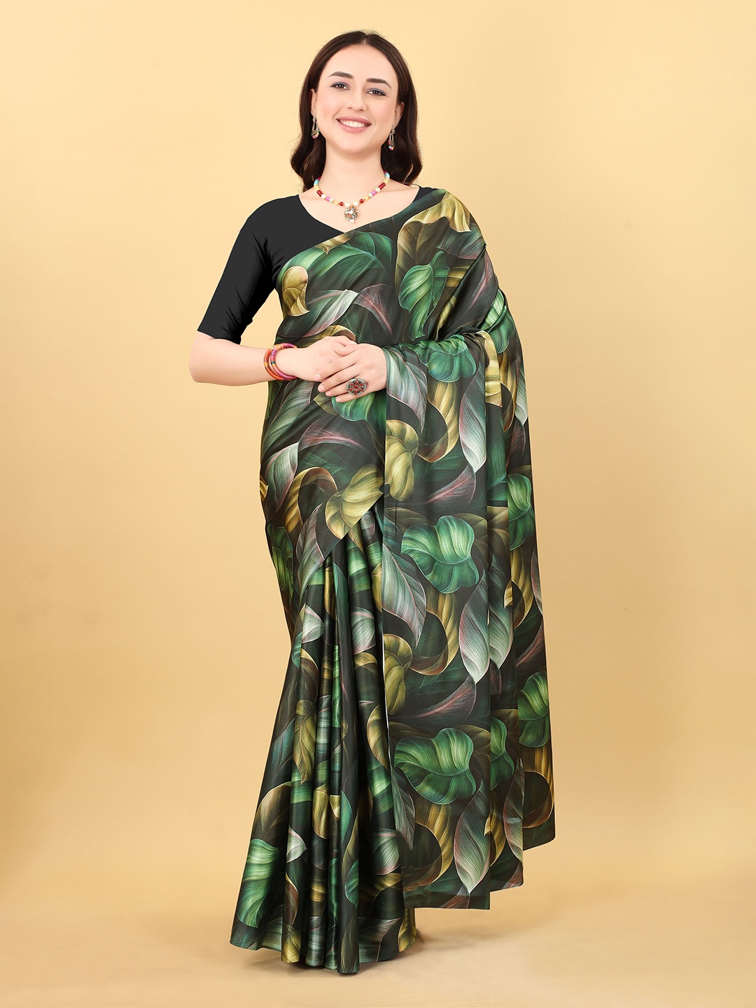 

DIVASTRI Floral Printed Satin Saree, Green