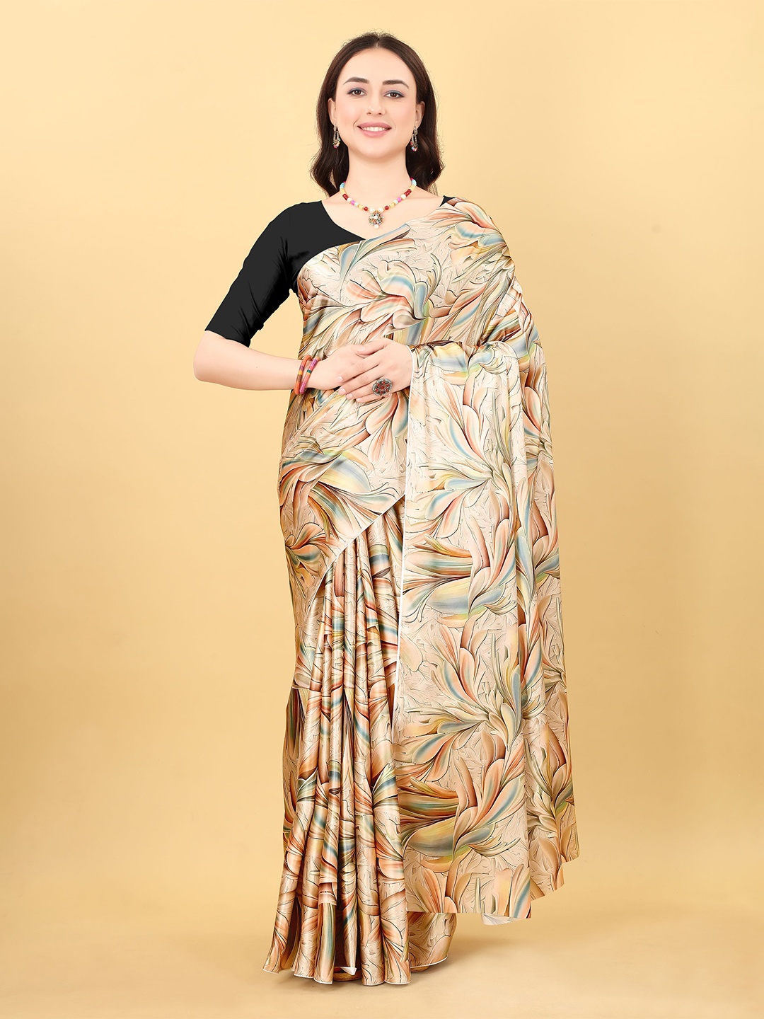 

DIVASTRI Floral Printed Satin Banarasi Saree, Cream