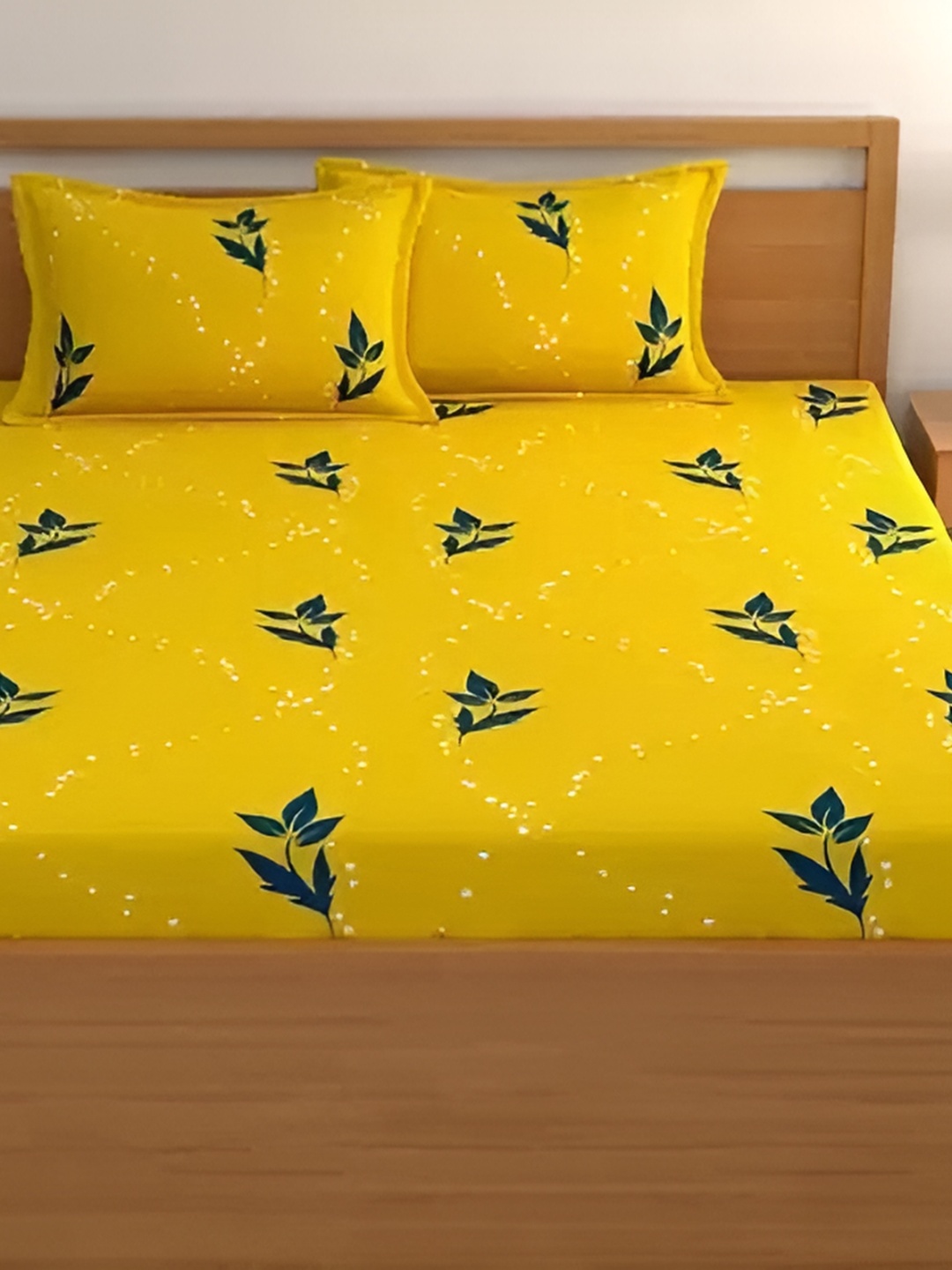 

Supreme Home Collective Yellow & Blue 144 TC King Bedsheet with 2 Pillow Covers