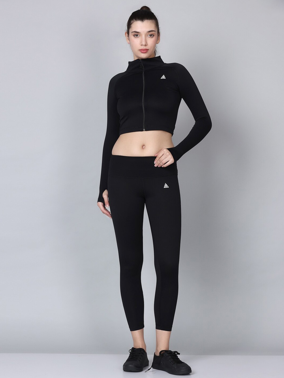 

Aesthetic Bodies Women Solid Cropped Gym Co-Ords, Black