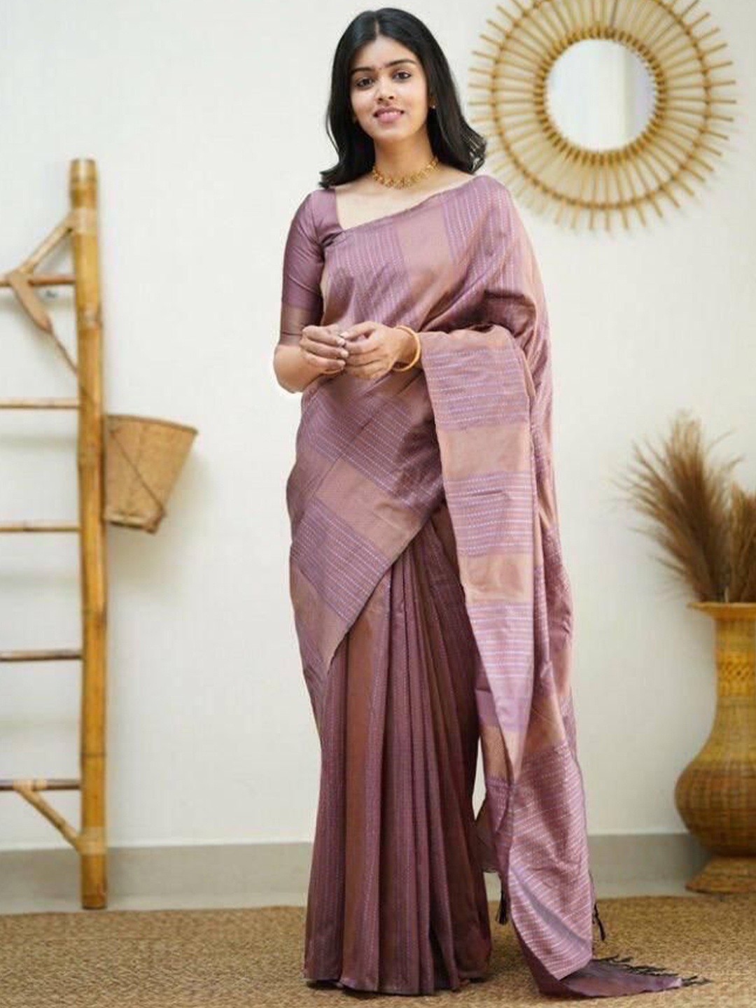 

Miss Beelee Woven Design Zari Silk Cotton Designer Banarasi Saree, Peach