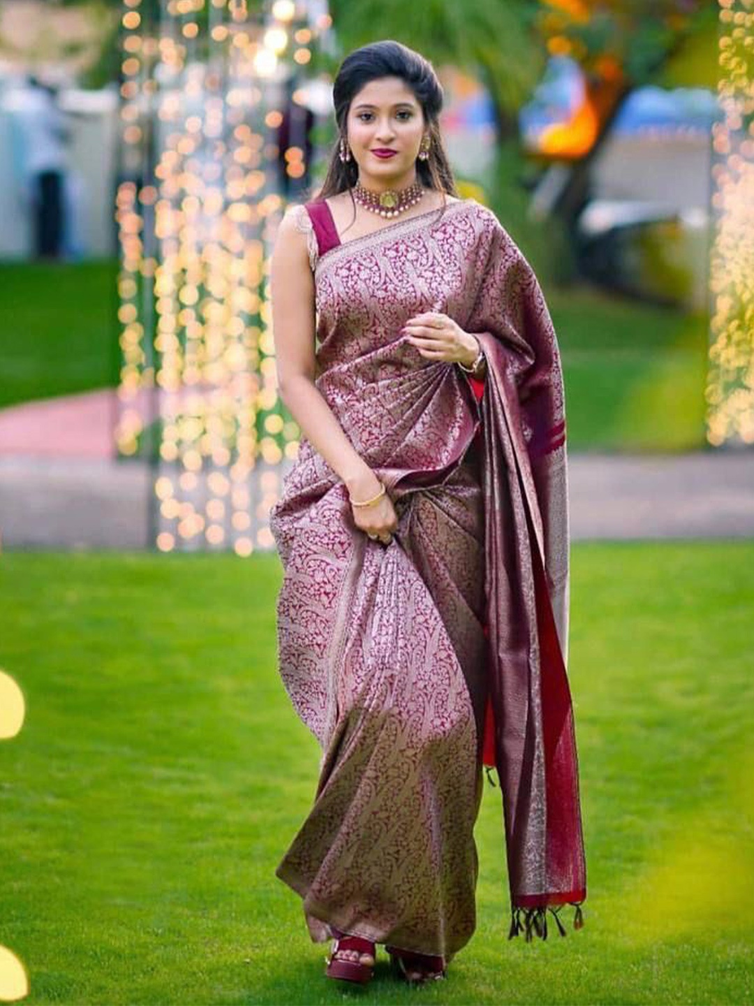 

Miss Beelee Woven Design Zari Silk Cotton Designer Banarasi Saree, Maroon