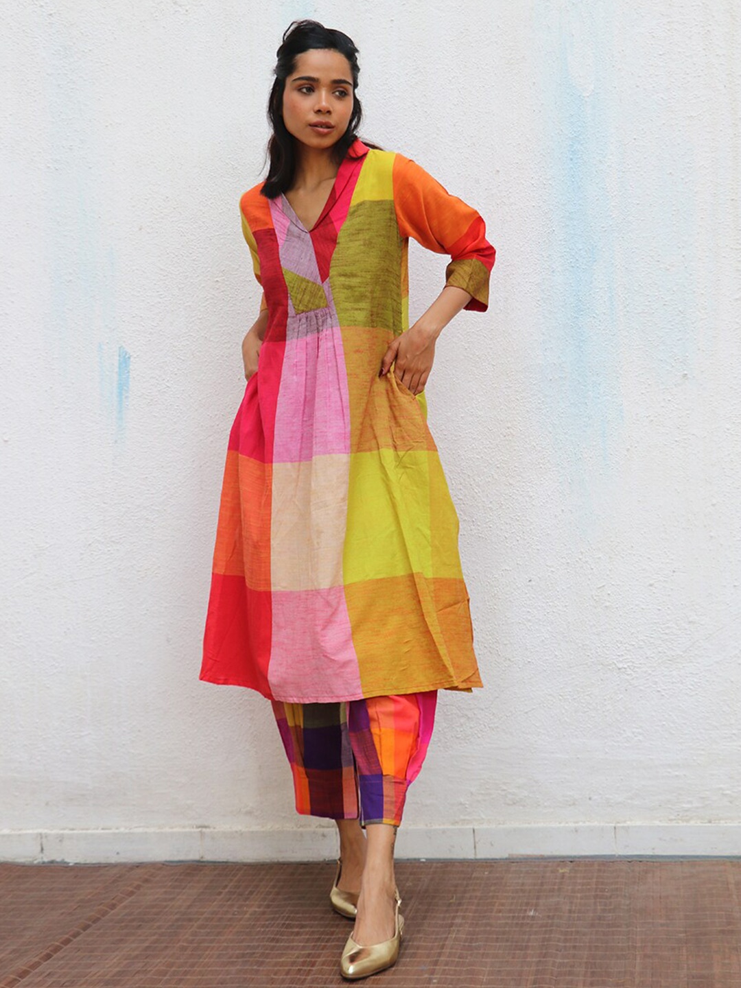 

Chidiyaa Colourblocked V-Neck Flared Hem Angrakha Cotton A-Line Kurta, Orange