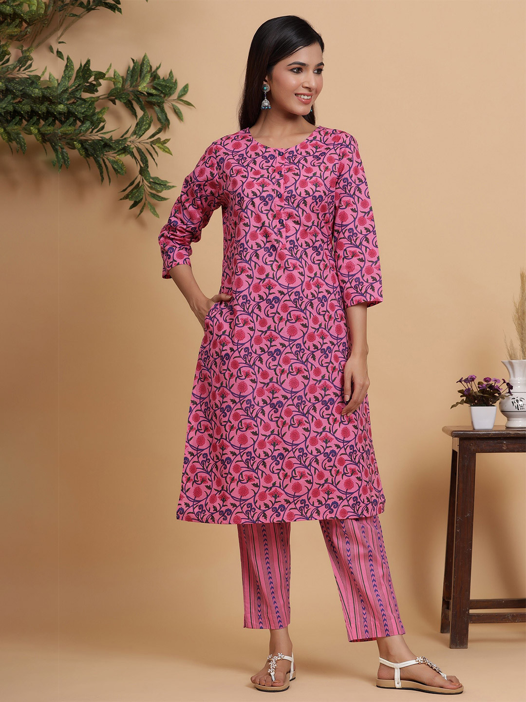 

mirari Floral Printed Round Neck Pure Cotton Straight Kurta with Trousers, Pink